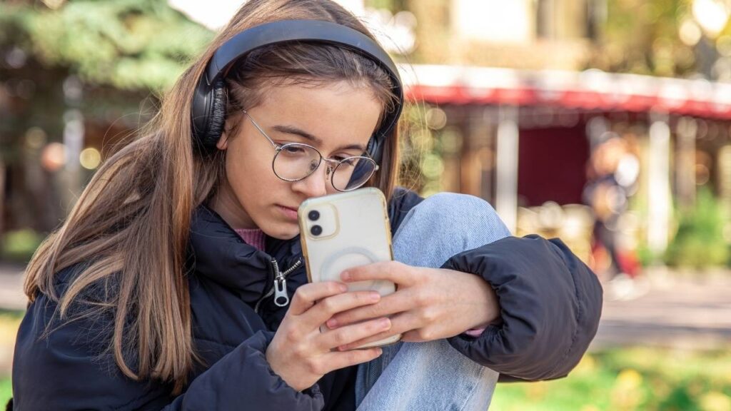 phone-free teenager
