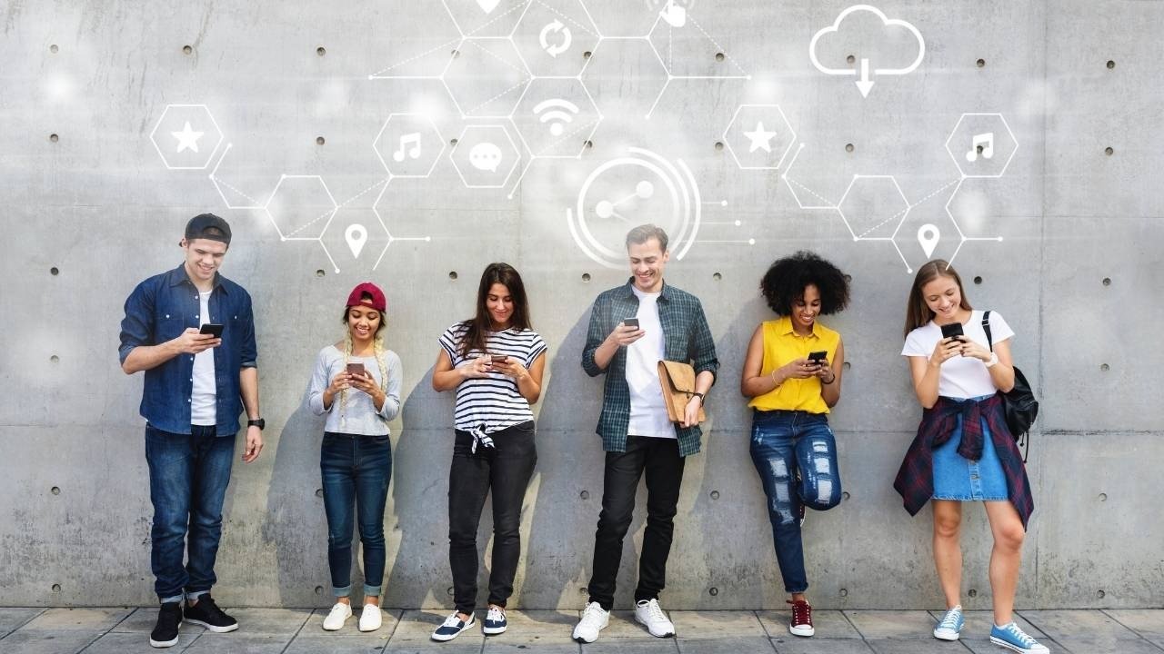 Digital Social Communication